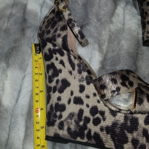 🔥🔥 SEXY cheetah print wedges - Picture 3 of 5